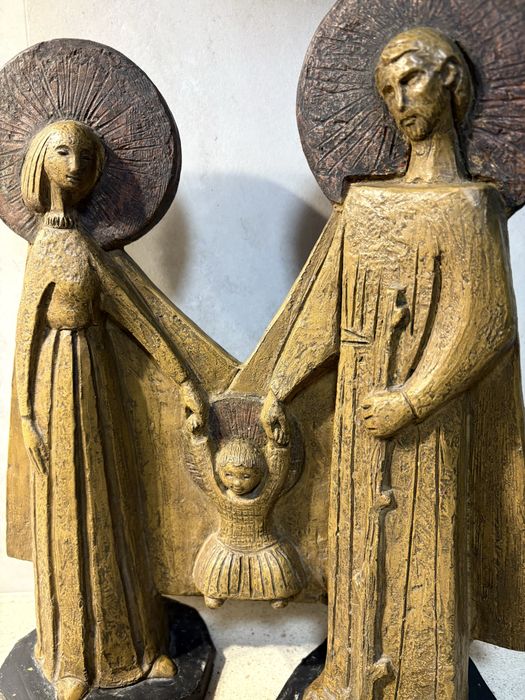 Grande linda escultura de Sagrada Família contemporanea em faiança