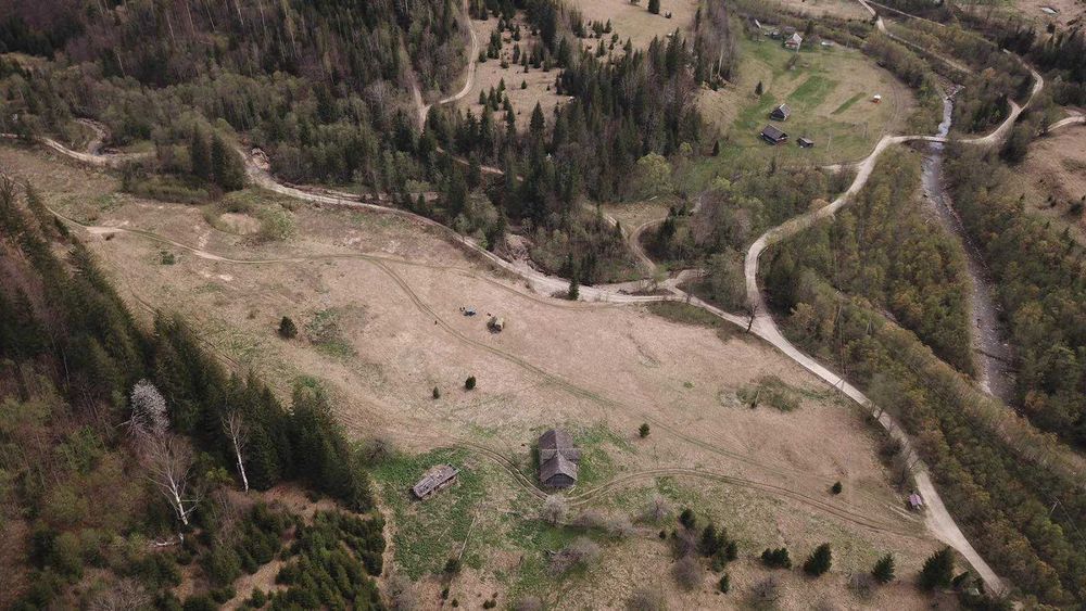 Топова ділянка під відпочинковий бізнес в Карпатах