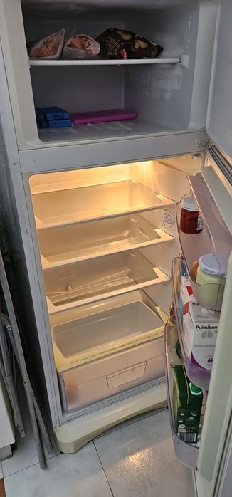 Frigorífico Indesit usado mas a funcionar perfeitamente