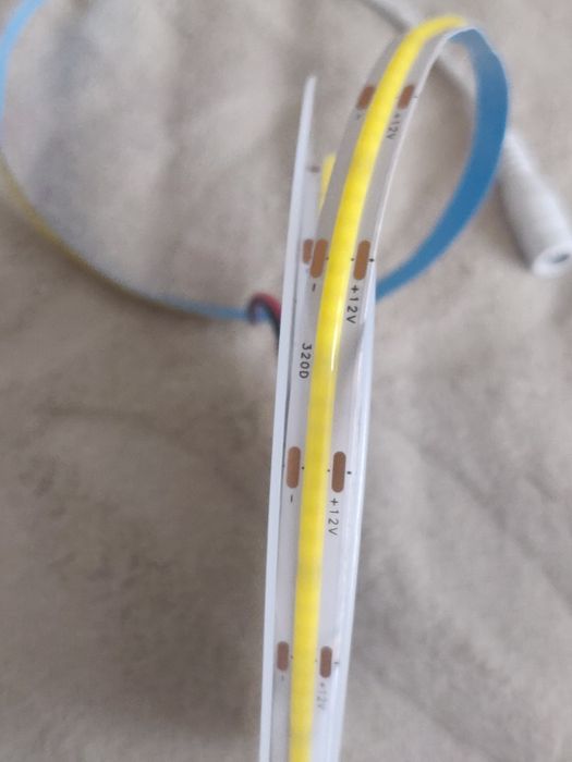 Якісна LED стрічка 320 светодиодов на метр 12V товщена 8мм.