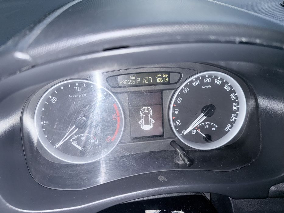 Skoda Fabia 2010 VIN TMBGF25JXA3163720 фото оголошення 4 з 7