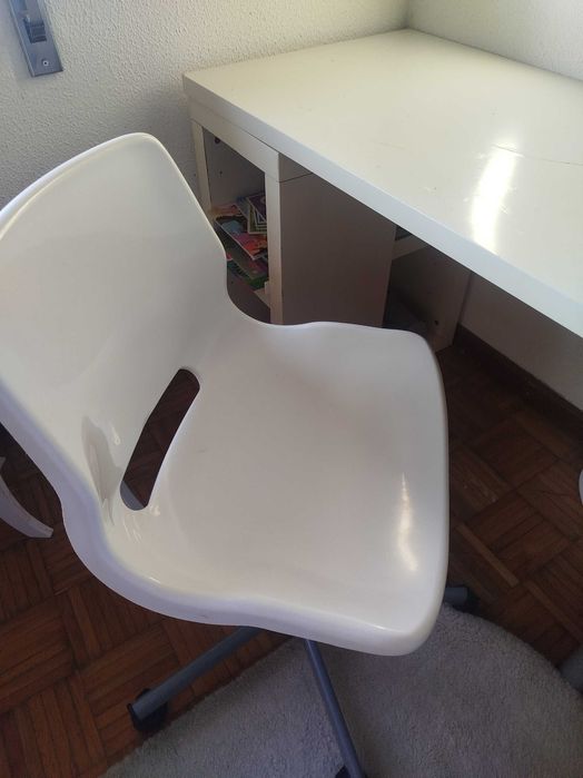 Secretaria e cadeira IKEA