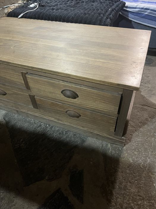 Mesa de centro em madrira