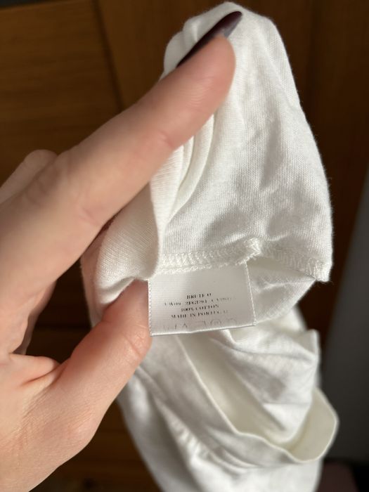 biała koszulka acne