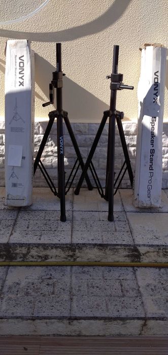 2 Tripès para colunas de som
