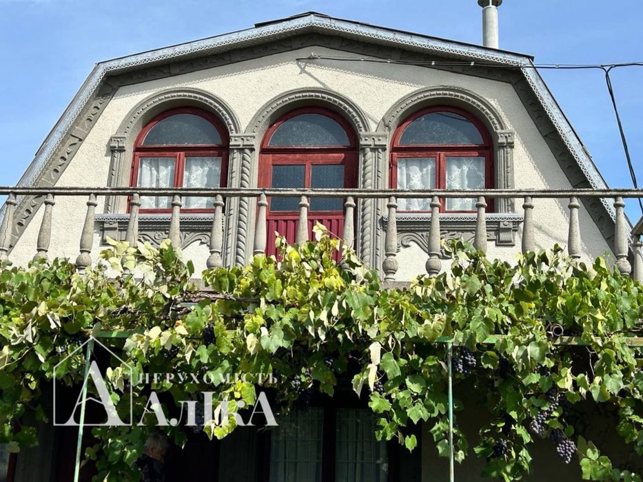 Продам дачний будинок біля міста