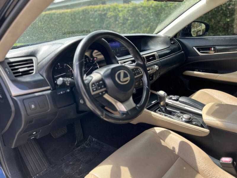 2016 Lexus GS 200t