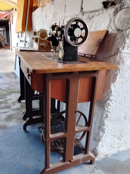 Maquina de costura OLIVA