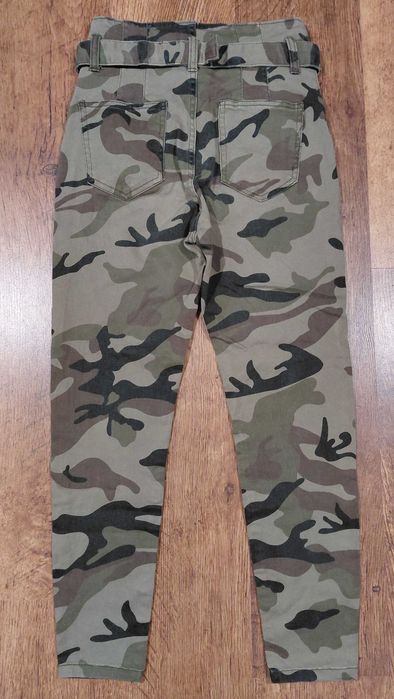 Spodnie moro BERSHKA EUR 36