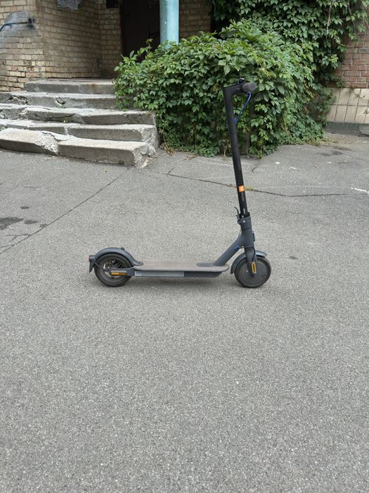 Електросамокат Xiaomi Mi Electric Scooter 3