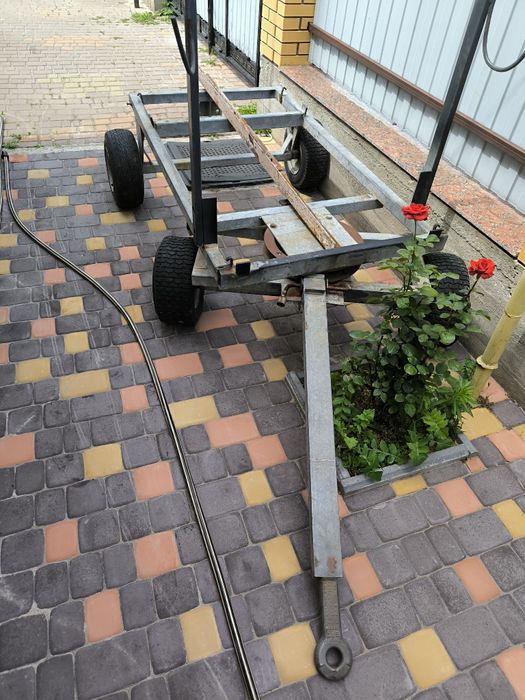 Причіп платформа для генератора.