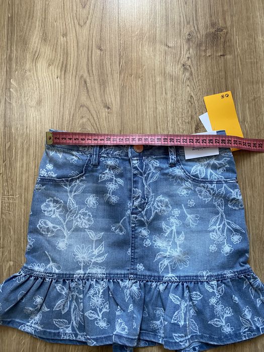 Продам новую джинсовую юбку Н&М,6-8,122-128см