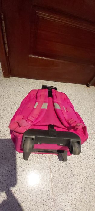 Mochila escolar para menina.
