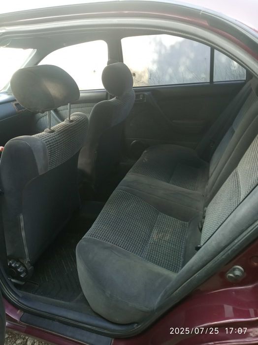 Автомобіль Toyota Carina-E