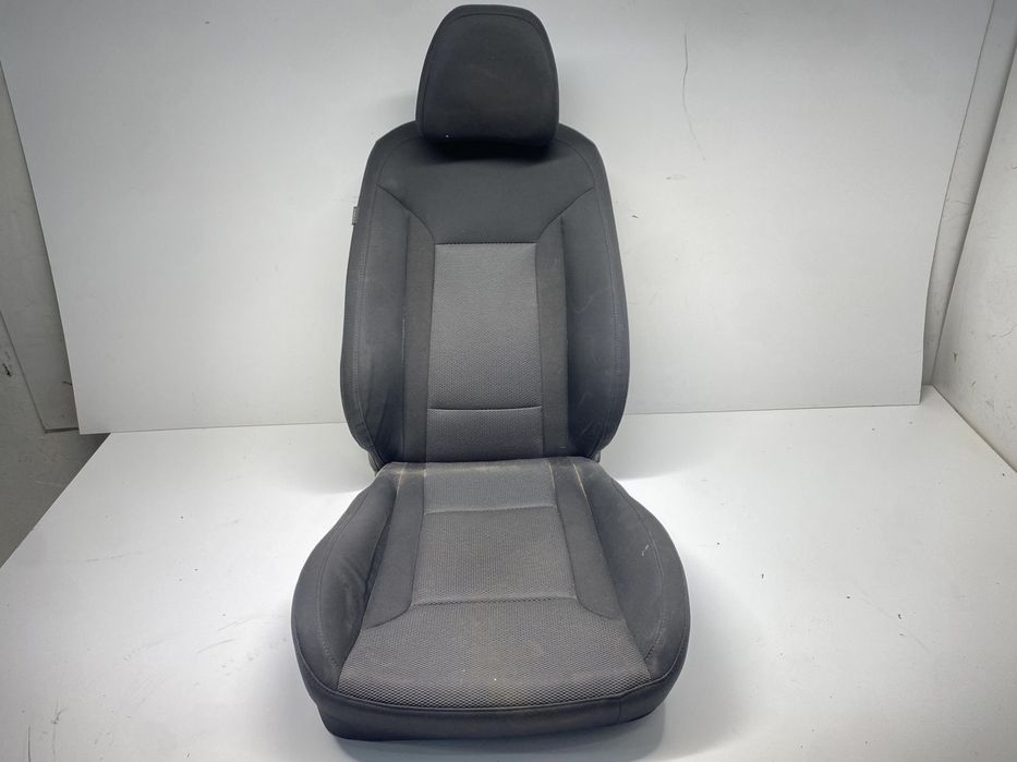 FOTEL PRAWY  Hyundai I40 MATERIAŁ ŁADNY