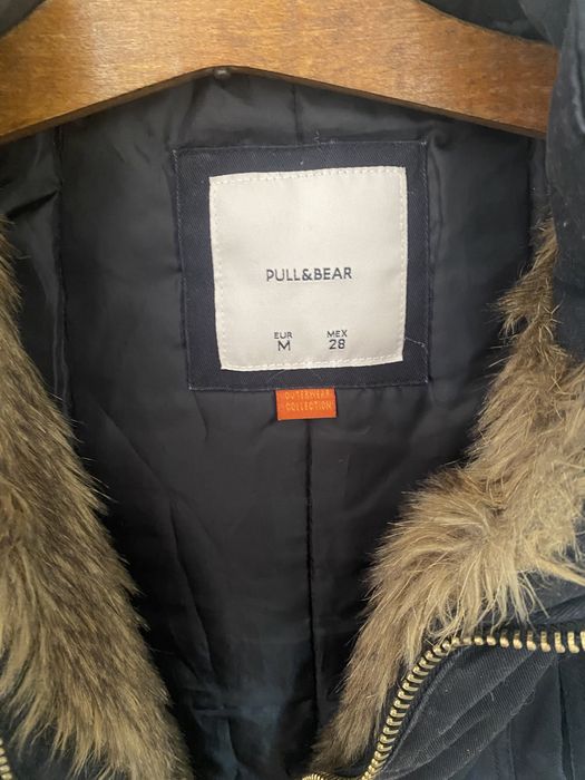 Granatowa parka zimowa Bershka