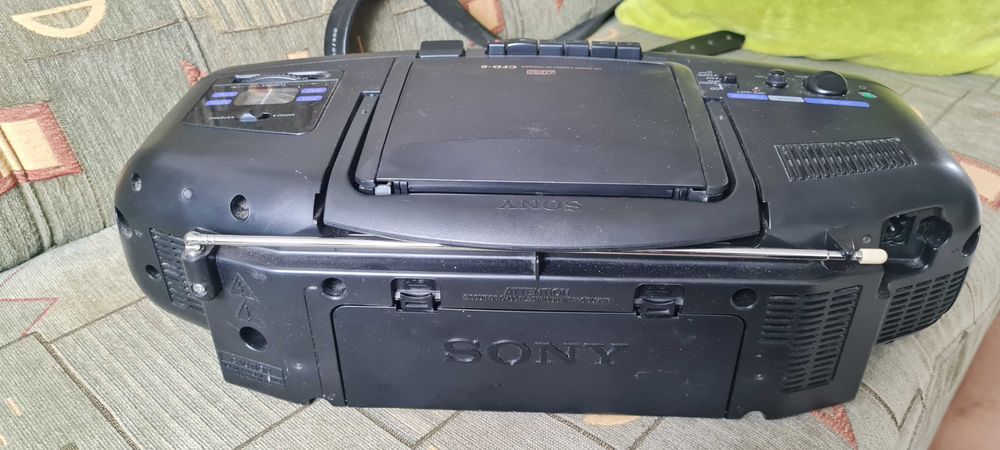 Radiomagnetofon z CD Sony