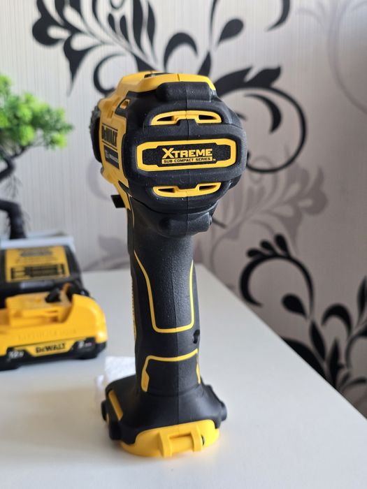 Безщітковий акумуляторний дриль / шуруповерт 12V DeWALT DCD701 USA 2Ah