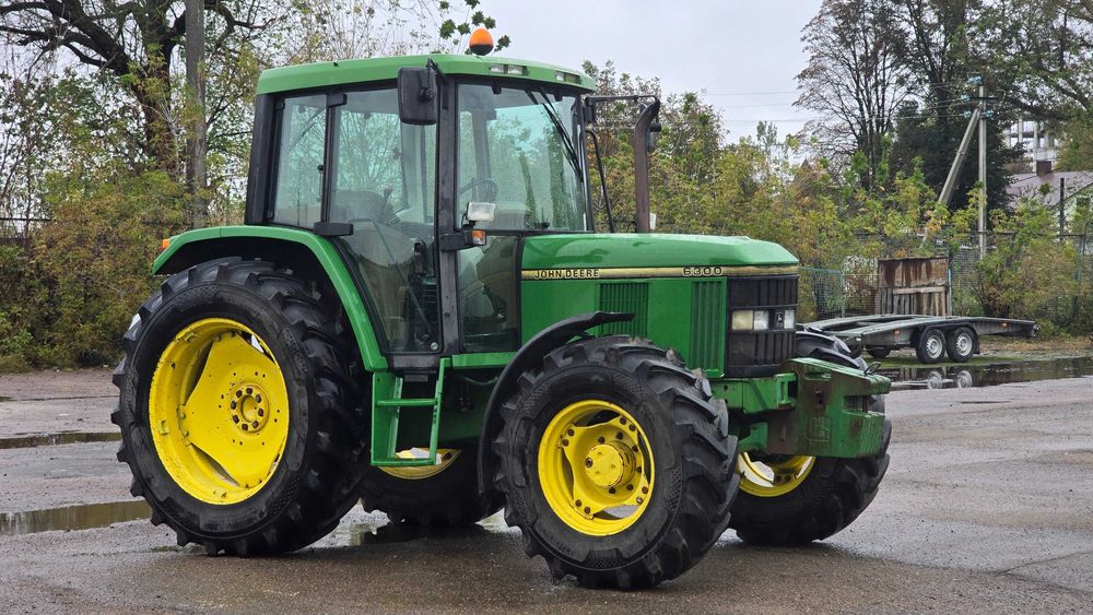 Свіжопривезений трактор Джон дір