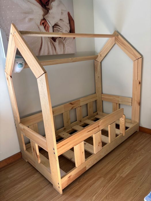 Cama de criança em forma de casa 60x120