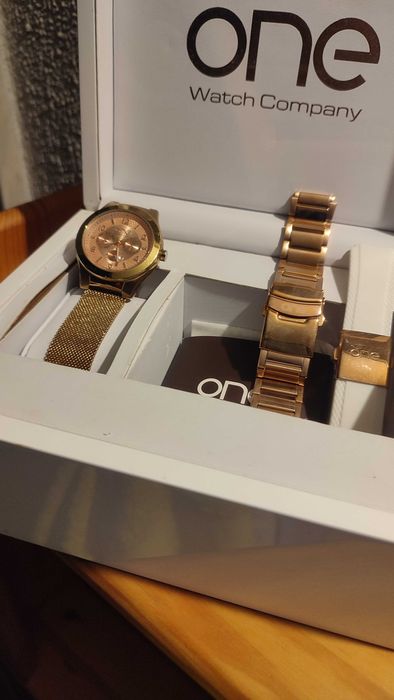 Box Relógio One - três braceletes