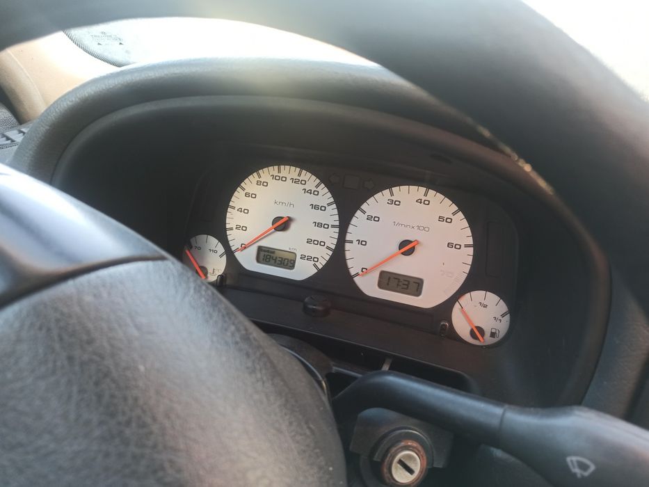 VW Polo 1.4 16v 100 cavalos