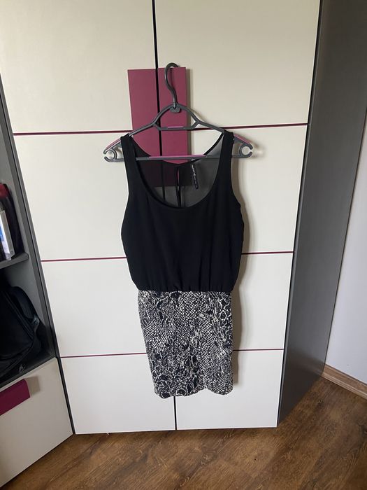 Sukienka Stradivarius S