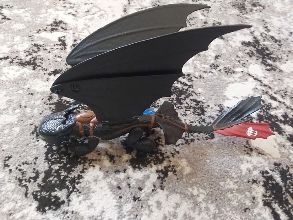 Інтерактивний дракон Беззубік "Як приборкати дракона" 40см