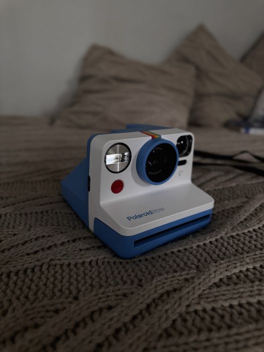 Polaroid Now – niebieski – stan bardzo dobry + futerał + zatyczka 3D