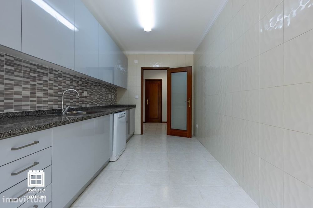 Apartamento T2+1 renovado c/excelente terraço em Oliveira do Douro