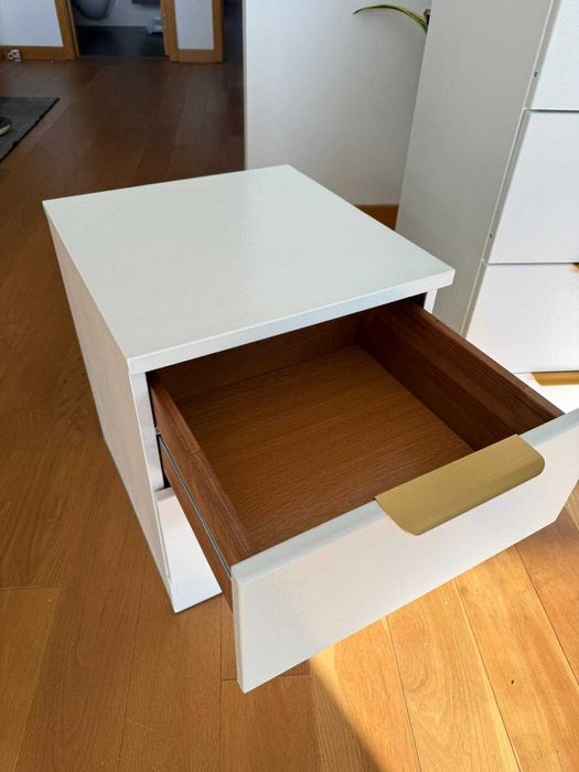 Conjunto de Comoda e 2 mesas de cabeceira