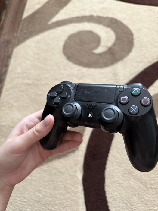 PlayStation 4 Slim 1TB + 2 джойстики + ігри