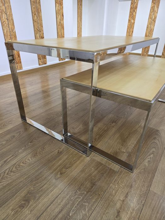 Mesas inox grande 50€  pequena 30€