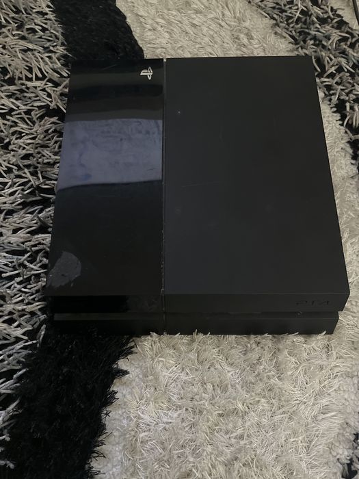 Vendendo ps4 e um jogo