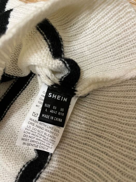 Жіноча кофта в полоску