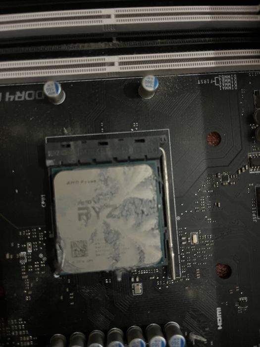Amd Ryzen 3 2200 e MSI B350m Bazooka