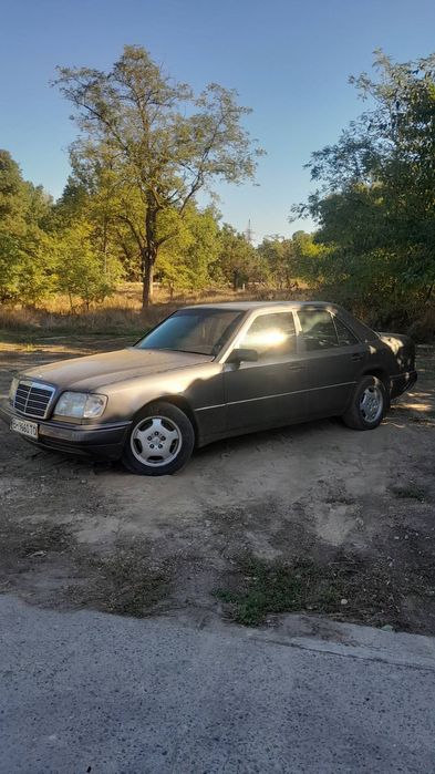Продам  мерседес 124