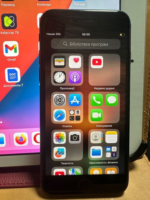Продам мобільний телефон Айфон 8