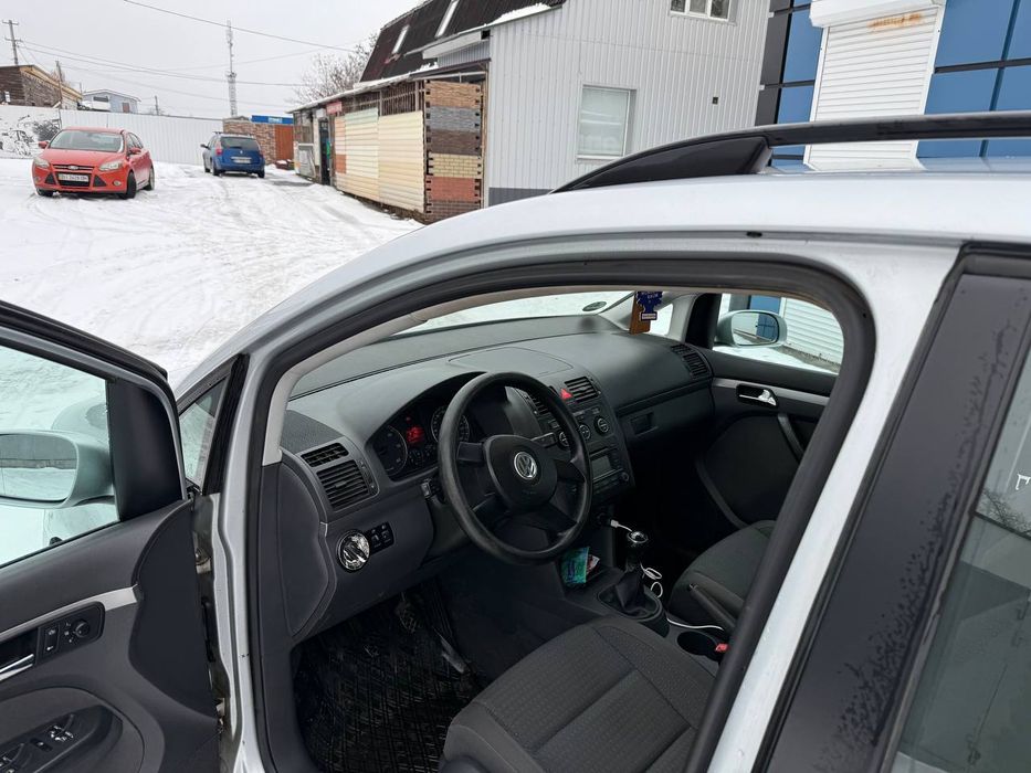 Volkswagen Tauran 2.0 дизель ,механика Идеальное состояние