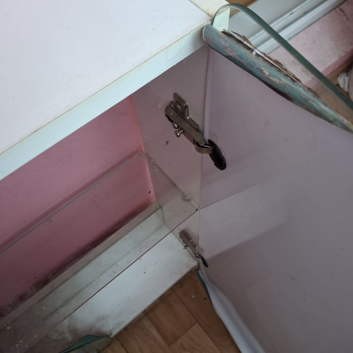 Шафа із дзеркалом настінна для ванної кімнати, б/в