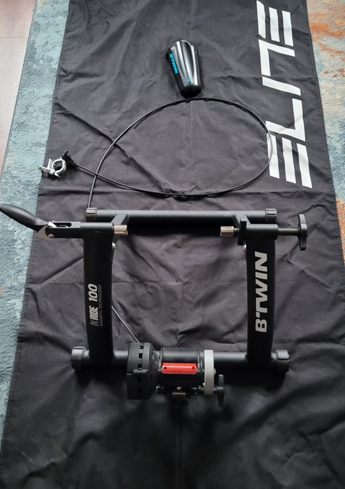Trenażer rowerowy Van Rysel In'Ride 100+ zestaw