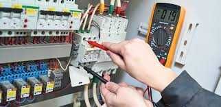 Eletricista Qualificado - Instalação e Reparação