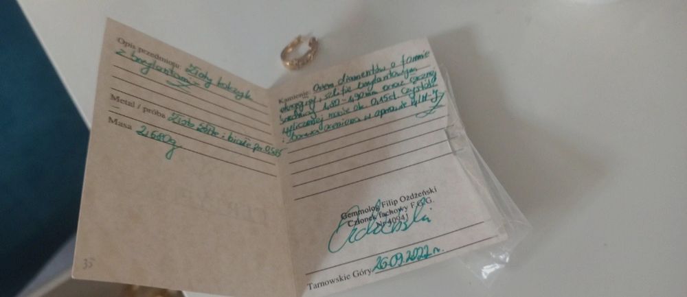 Złoty kolczyk z diamentami 585