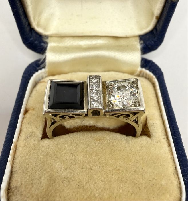 Złoty pierścionek antyk z szafirem 1,55ct i diamentami 0,73ct Si2/J