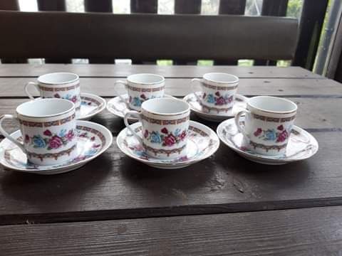 Porcelana chińska 6 filiżanek i talerzyków