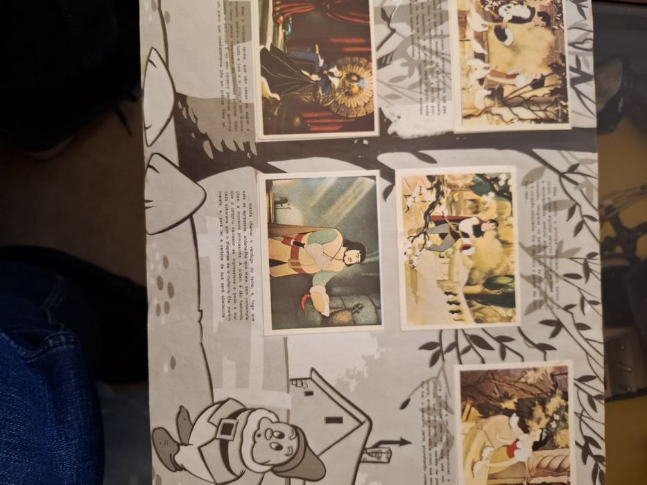 Colecção de cromos branca de neve e os 7 anões