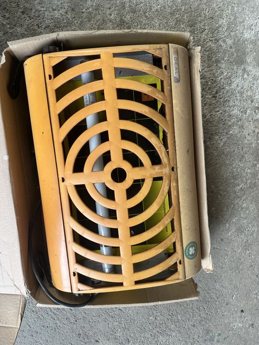 Lampa owadobójcza Deal lepowa do stajni obory
