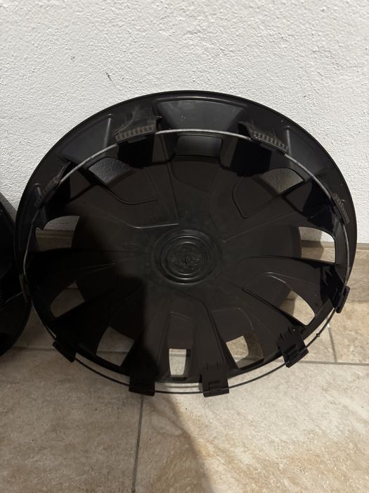 Vendo 2 tampões REVO VAN de 15”, ideais para autocaravanas, furgões e campervans