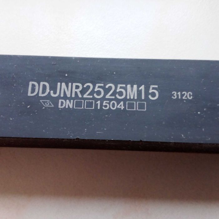 Nóż tokarski DDJNR 2525M15 + płytki