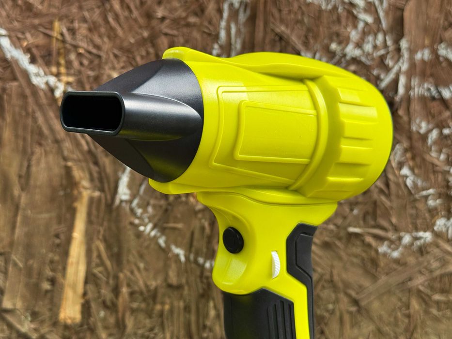 Nowa Poręczna Dmuchawa Na Baterię RYOBI 18V - Film Prezentujący